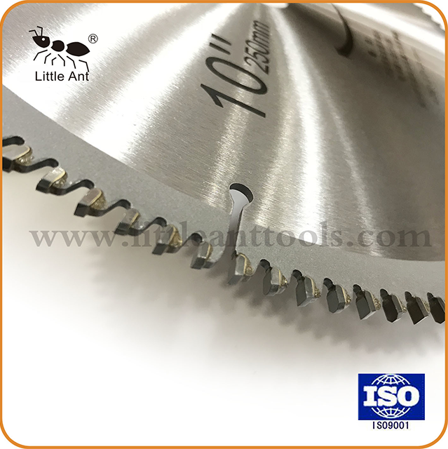 ابزار برقی برای برش چوب